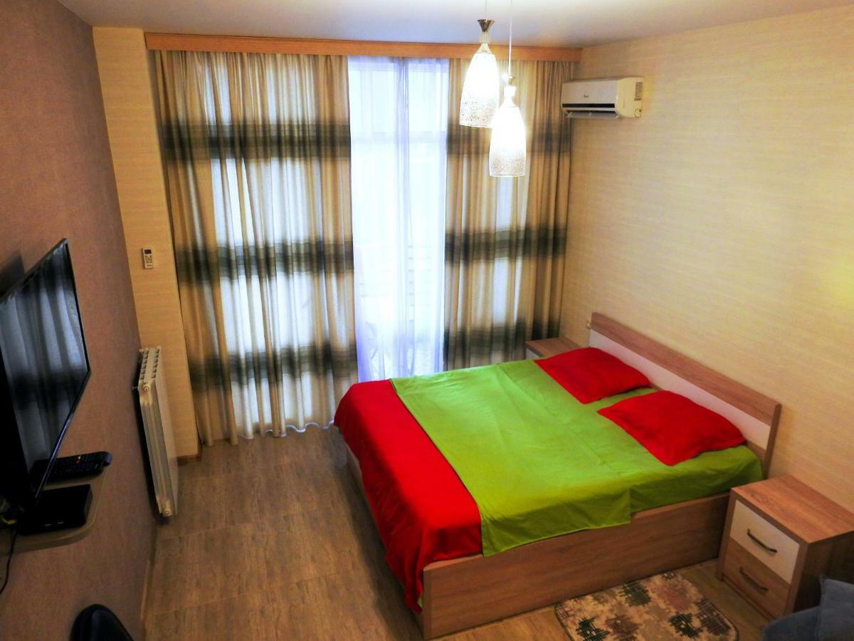 Real Palace Apartment Batoumi Extérieur photo