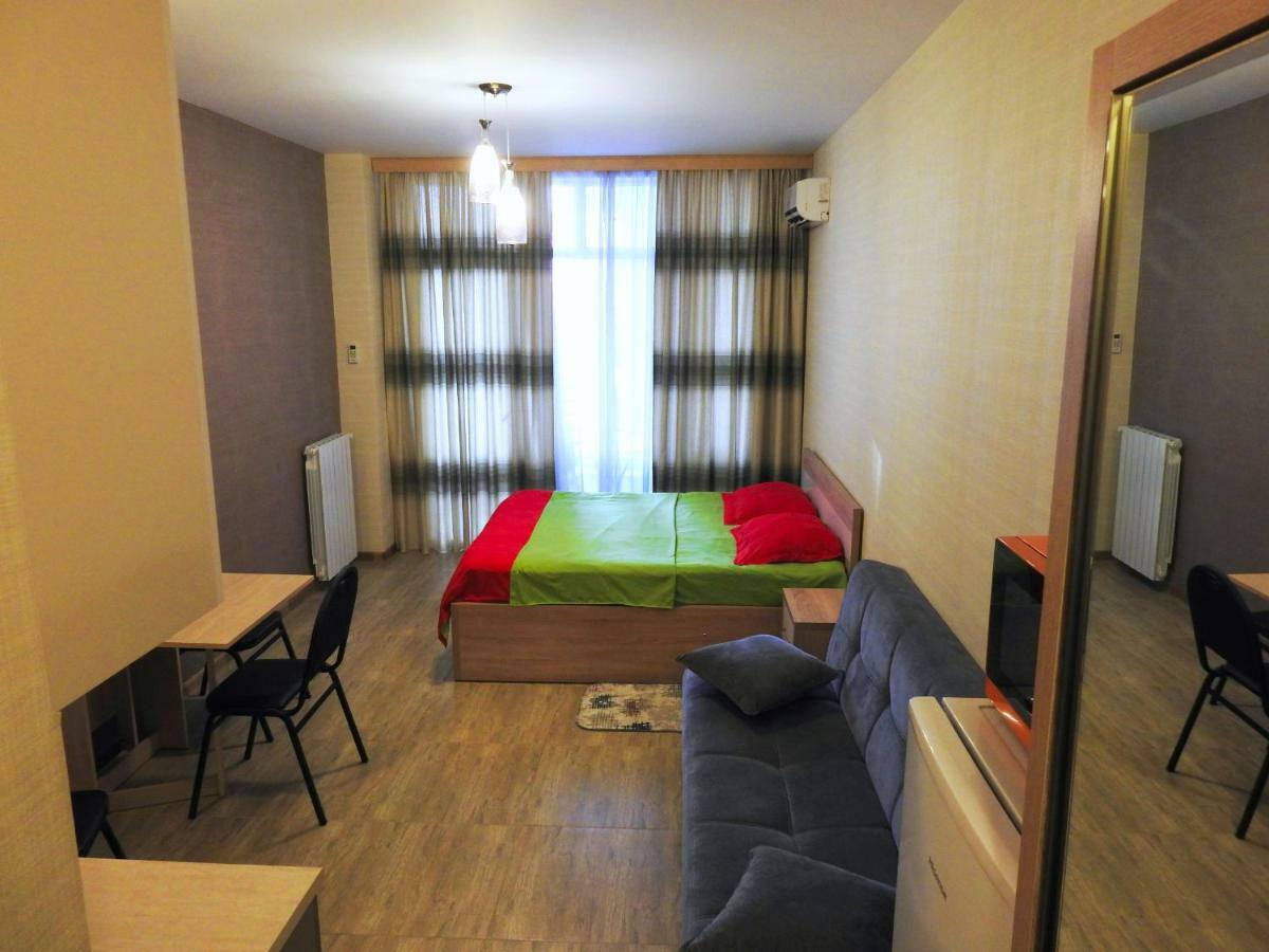 Real Palace Apartment Batoumi Extérieur photo